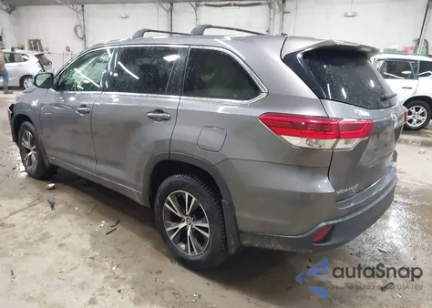 2017 Toyota Highlander Le z USA, uszkodzony, nr VIN 5TDBZRFH1HS430502